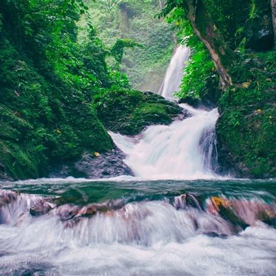 台媒：萧美琴住处旁昨日传出枪响，其车队返回时迅速驶入地下室，画面曝光